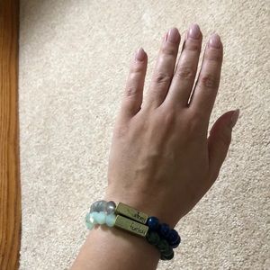 Set of two stacking bracelets.